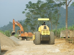 Công ty TNHH Văn Hồng đang đẩy nhanh tiến độ thi công đường Trung Hòa - Phú Vinh